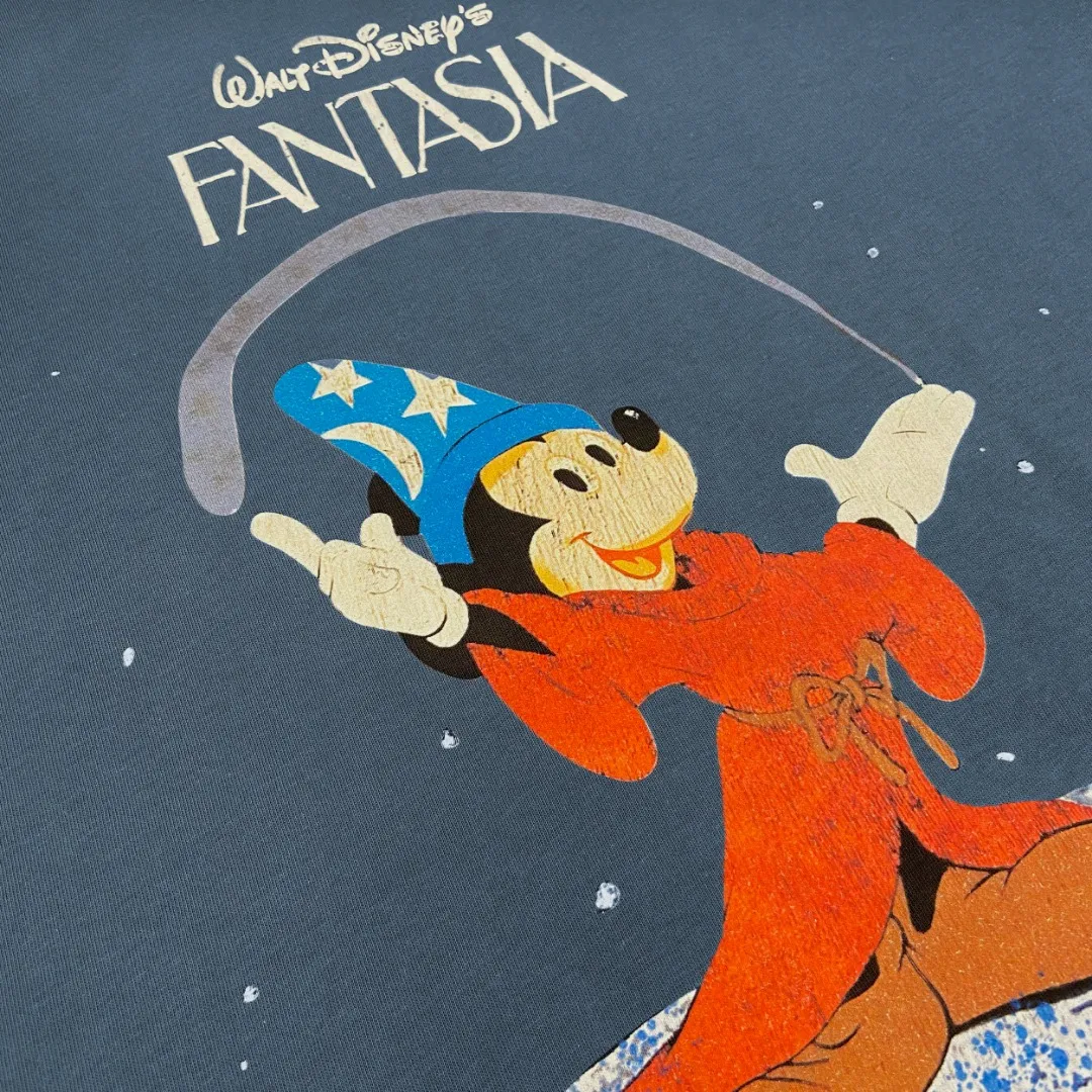 Saint Michael fantasy magic FANTASIA Mickey printed retro Vintage loose short-sleeved digital white ink direct spray, the fabric is breathable and the pattern is three-dimensional and clear. Fabric: Double yarn 240g Style number: S909 Size: S-M-L-XL Color: Blue Price: P110
